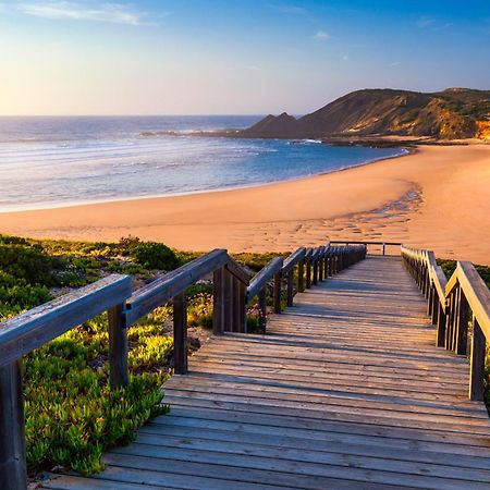 A Gaivota - Walking Distance To Monte Clerigo And Amoreira Beaches อัลเจซูร์ ภายนอก รูปภาพ